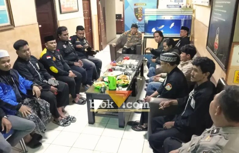 Kegiatan Mitigasi Pemeliharaan Kamtibmas bersama para tokoh perguruan silat tingkat ranting se-Kecamatan Pacet yang digelar di Mako Polsek Pacet. (foto: blok-a.com/Syahrul Wijaya)