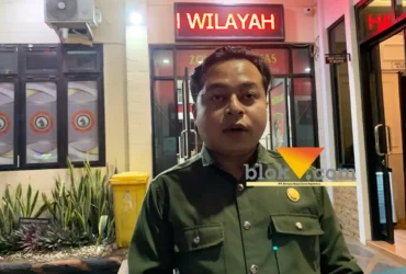 Kuasa Hukum Hadi Wiyono alias Pak Dur, Nur Mochammad saat diwawancarai awak media (foto: blok-a.com / Yogga Ardiawan)