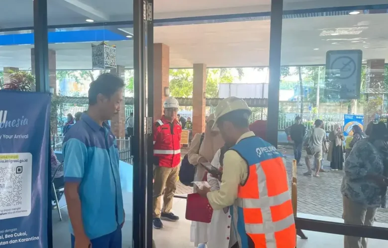 Pelayanan penumpang di Terminal Penumpang Pelabuhan Gresik menuju sistem yang lebih terintegrasi (foto: istimewa)