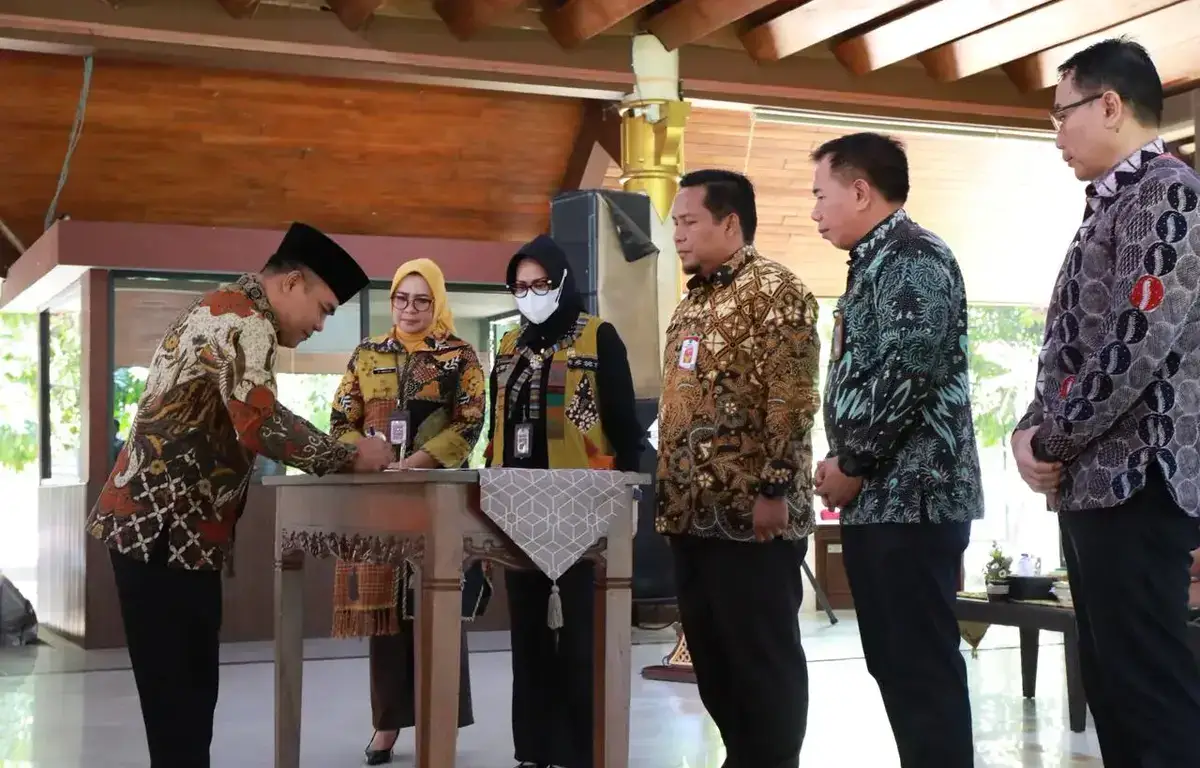 Tanda Tangani Kontrak Kinerja, Direksi Delta Tirta Komitmen Perluas Layanan Air Bersih di Sidoarjo