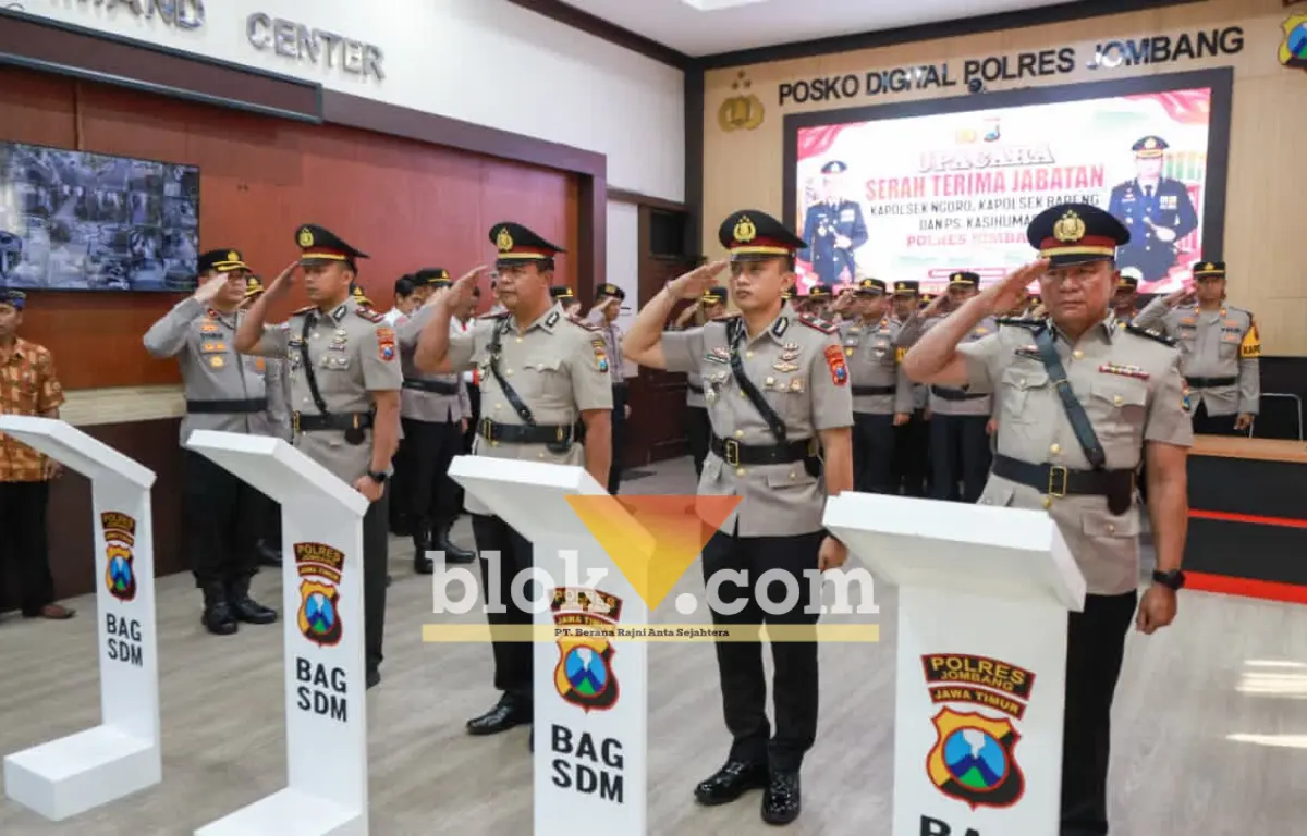 Kapolres Jombang Pimpin Sertijab Dua Kapolsek dan Kasihumas, Tekankan Kesinambungan Pelayanan