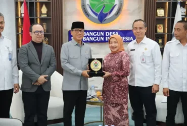 Wakil Bupati Malang Lathifah Shohib bersama Menteri Desa dan Pembangunan Daerah Tertinggal (Mendes PDT) Yandri Susanto bahas hilirisasi jeruk, kopi dan tuna di Kabupaten Malang (foto: dok Prokopim)