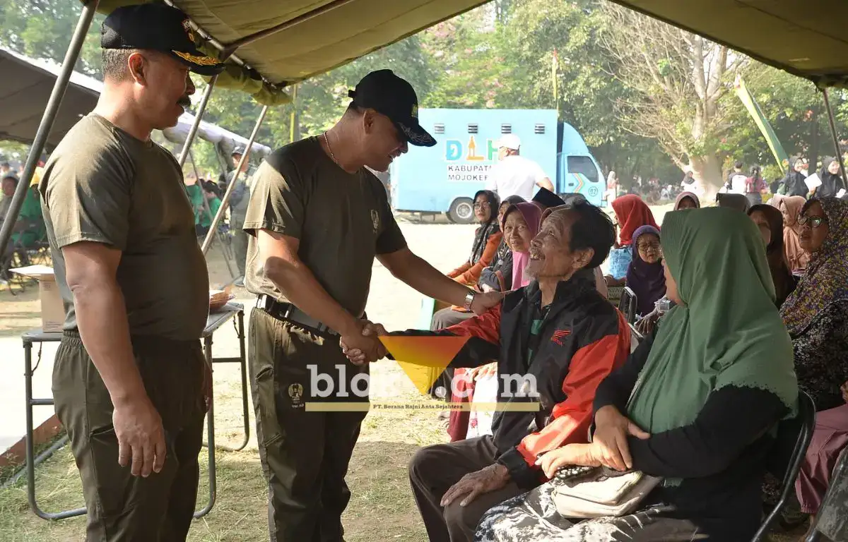 Ratusan Warga Padati Alun-Alun Mojokerto, Nikmati Layanan Kesehatan Gratis HUT ke-81 TNI