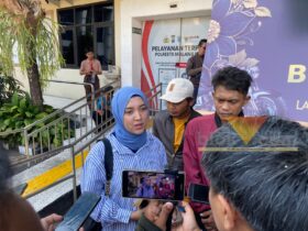 Kuasa Hukum, Lilik Yuliana didampingi korban dugaan kekerasan SMPN 18 Malang oleh kepala sekolah di Polresta Malang Kota usai laporan, Jumat (25/9/2026) (blok-a.com/Bob Bimantara Leander)
