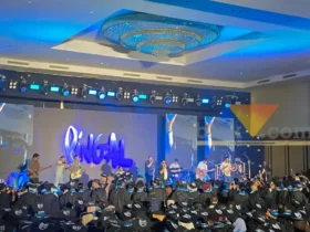Caption: Wisuda UIBU yang menghadirkan Guyon Waton, Kamis (10/9/2026) (foto: blok-a.com/Bob Bimantara Leander)
