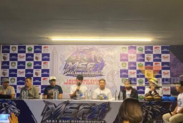 Ketua Pertina Kota Malang Anas Muttaqin menjelaskan rencana pelaksanaan Malang Superfight ke-27 dalam jumpa pers di CR Senaputra, Kota Malang, Minggu (27/9/2026). (blok-a.com/Bob Bimantara Leander)