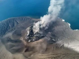 Erupsi Gunung Anak Krakatau yang jadi pemicu penutupan penerbangan Jakarta-Malang (foto: Kementerian ESDM)