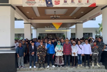 Ratusan Massa di DPRD Kabupaten Malang Desak Insiden Kekerasan Diusut, Tolak Aksi Aspirasi dengan Arogansi (blok-a.com / Yogga Ardiawan)