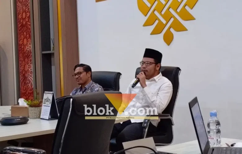 KH. Ahmad Kholili Kholil dan Dr. Ahmad Ginanjar Sya'ban, Lc., M.Hum., saat menjadi narasumber dalam refleksi 400 tahun Syekh Yusuf Al Makassari di ruang rapat Majapahit, BPK wilayah Jawa Timur.(foto: blok-a.com/Syahrul Wijaya)