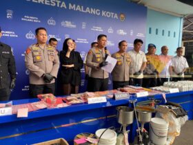 Caption: Kapolresta Malang Kota saat rilis kasus narkotika sepanjang Juli-Sepember 2026 di Mapolresta Malang Kota, Jumat (9/10/2026) (blok-a.com/Bob Bimantara Leander)