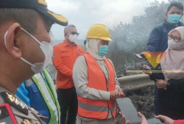 Caption: Gubernur Jatim, Khofifah Indar Parawansa saat diwawancara di TPA Supit Urang, Kota Malang, Minggu (25/10/2026) (blok-a.com/Bob Bimantara Leander)