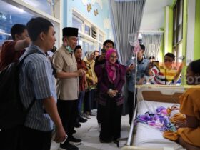 Bupati Jember, Gus Fawait saat bakti sosial Jember Cinta Kesehatan di RSD dr Soebandi Jember