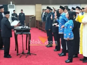 Bupati Blitar, Rijanto memimpin prosesi pelantikan dan pengambilan sumpah 120 pejabat di lingkungan Pemerintah Kabupaten Blitar, di Ruang Rapat Candi Penataran. (blok-a.com/Fajar Agustyono)
