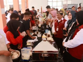 Bupati Ipuk Fiestiandani saat kegiatan open house diSekolah Rakyat Terintegrasi I Banyuwangi. (foto: Humas Pemkab Banyuwangi)