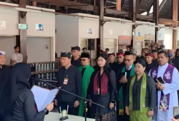 Bupati Ipuk Fiestiandani saat melakukan pelantikan 68 pejabat di lingkungan Pemkab Banyuwangi. (foto: blok-a.com/Istimewa)
