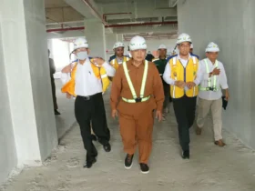 Bupati Malang, HM Sanusi saat meninjau progres pengerjaan kampus UB II di Kepanjen (foto: dok. Prokopim)