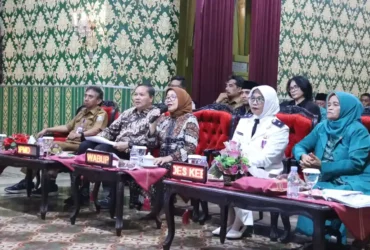 Waki Bupati Malang, Lathifah Shohib mengapresiasi berbagai inovasi yang dikembangkan Desa Kebobang (foto: dok. Prokopim)