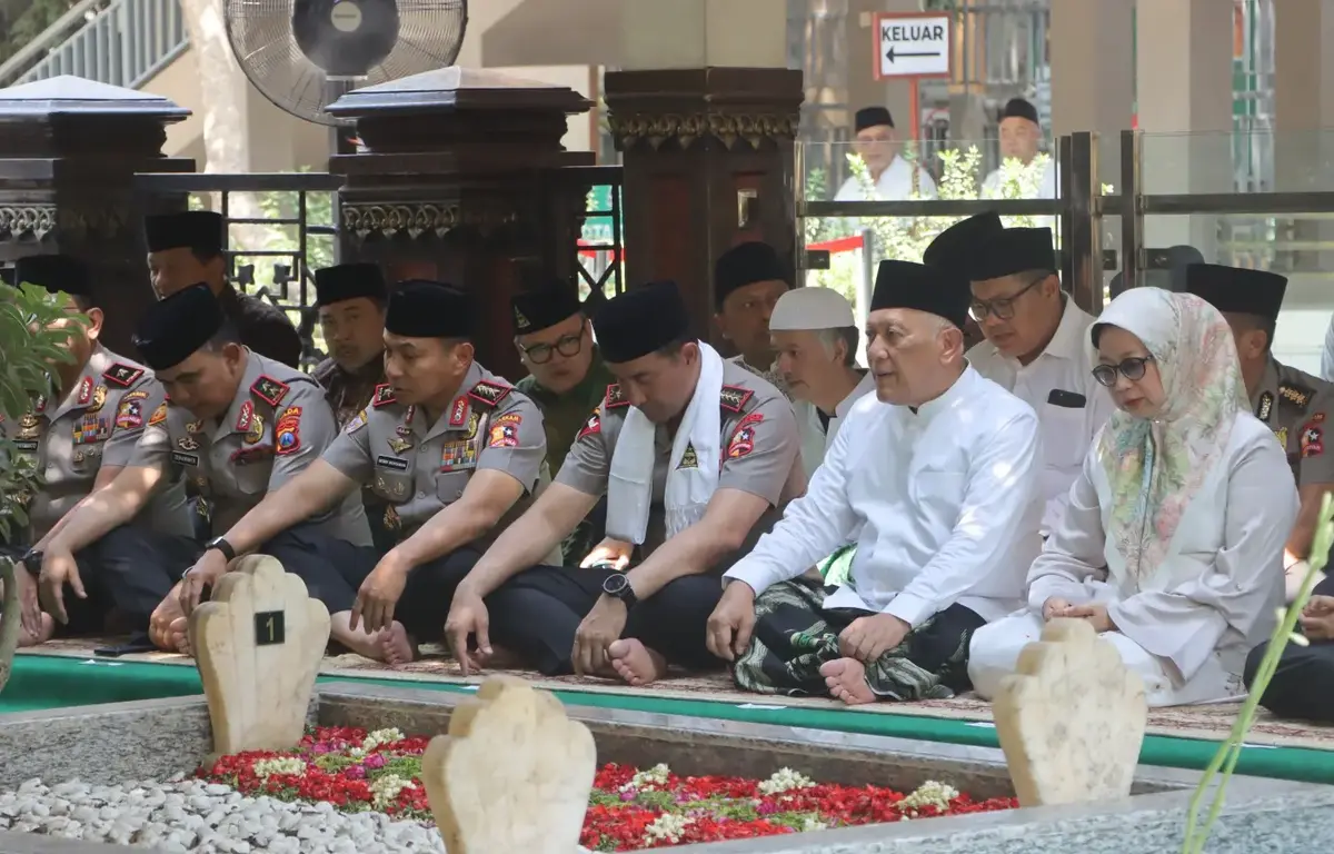 Kapolri Suyudi Ario Seto Silaturahmi ke Tebuireng, Ziarah ke Makam Gus Dur