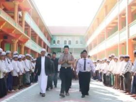 Kedatangan Kapolres bersama rombongan Pejabat Utama (PJU) Polres Mojokerto tersebut disambut hangat oleh pendiri Ponpes Nuris 2 Dr. KH. Ahmad Siddiq (Foto: Istimewa)