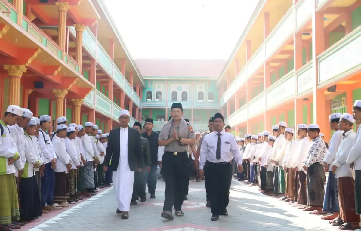 Kapolres Mojokerto Sambangi Ponpes Nuris 2, Ribuan Santri Diingatkan Bahaya Narkoba dan Bullying