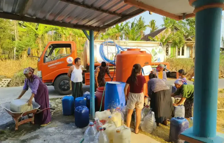 Kekeringan landa 14 desa di Kabupaten Malang, BPBD salurkan 4,57 juta liter air bersih (foto: istimewa)