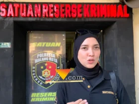 Kuasa Hukum Korban kekerasan eks Kepala Sekolah SMPN 18, Lilik Yuliana saat diwawancarai awak media (foto: blok-a.com / Yogga Ardiawan)