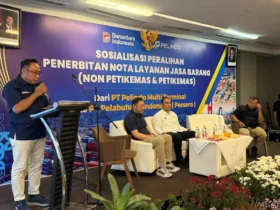 Branch Manager Pelindo Multi Terminal Pelabuhan Gresik, Sutopo (kiri). (foto : dok. Pelindo)