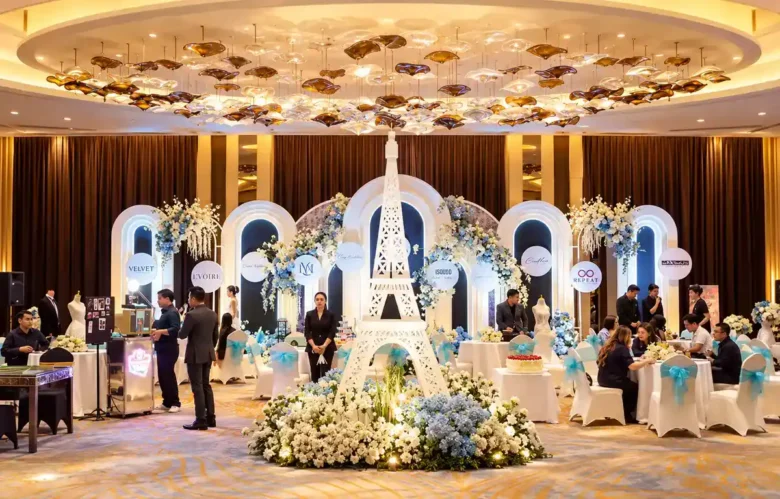 Pameran pernikahan mewah dengan dekorasi Menara Eiffel (foto: Atria Hotel for Blok-a.com)