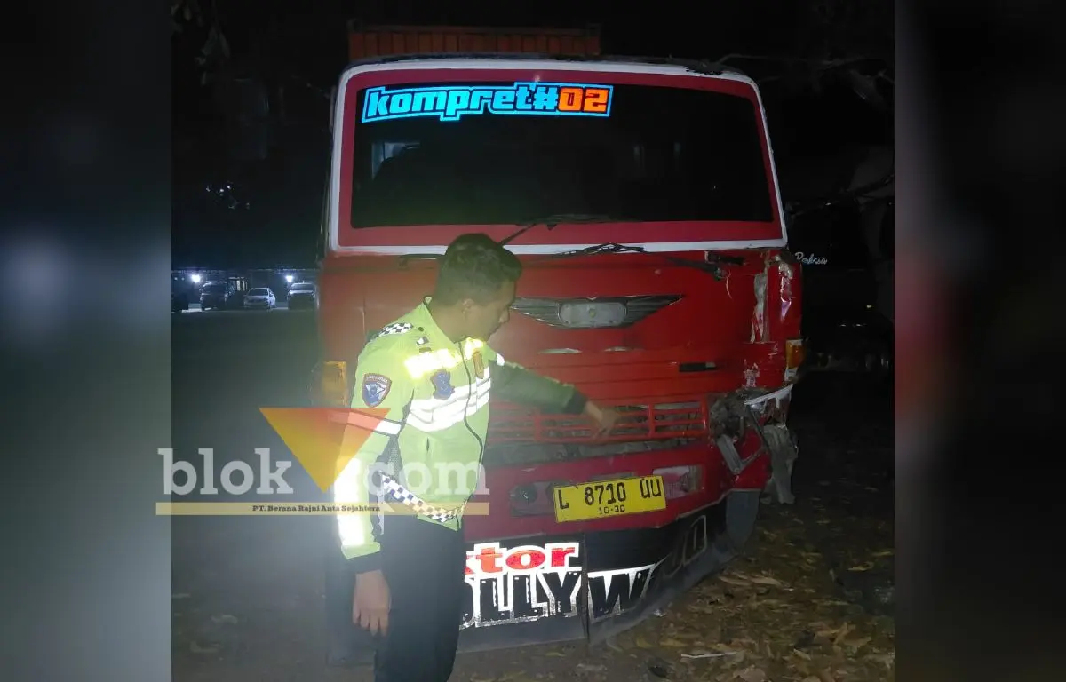 Truk Kontainer Tabrak Suzuki Carry di Mojoagung Jombang, Enam Orang Luka