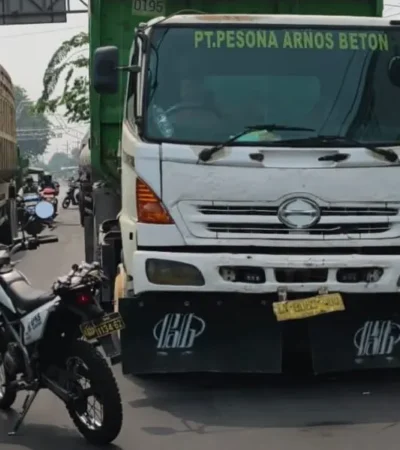 Petugas Satlantas Polres Mojokerto saat laksanakan Operasi Patuh Semeru 2026. (Foto: Istimewa)