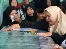 Potongan vidio tangis histeris keluarga, saat sambut kedatangan jenazah Soni Marta Andika (41) korban tenggelamnya KM Virgo Transport 8 di perairan Masalembo, Senin (05/10/2026) (foto: blok-a.com/Kuryanto)