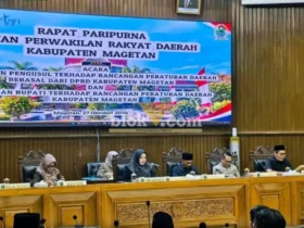 Rapat Paripurna DPRD Magetan penjelasan pengusul Raperda dan penjelasan Bupati terhadap Raperda (foto: Blok-a.com/Nanda Bagoes)