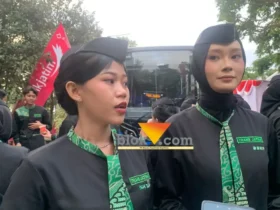 Sela Nadin Kartika Putri dan Amira Shafa Lutfia saat diwawancarai awak media (foto: blok-a.com / Yogga Ardiawan)