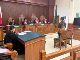 Suasana ruang sidang Pengadilan Negeri Ngawi saat penanganan perkara perjudian online (foto: Dok PN Ngawi)