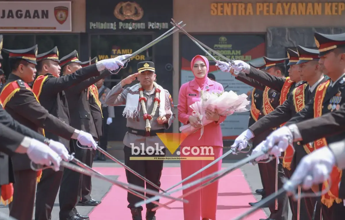 Pedang Pora Warnai Pisah Sambut Kapolres Jombang, AKBP Yanto Mulyanto Resmi Gantikan AKBP Ardi Kurniawan