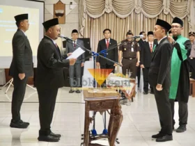 Edy Hadisiswoyo Dilantik Jadi Pj Sekda Gresik oleh Bupati Gresik Fandi Akhmad Yani.(blok-a.com/ivan) Pewarta : Ivan