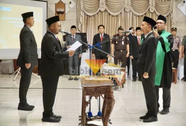 Edy Hadisiswoyo Dilantik Jadi Pj Sekda Gresik oleh Bupati Gresik Fandi Akhmad Yani.(blok-a.com/ivan) Pewarta : Ivan