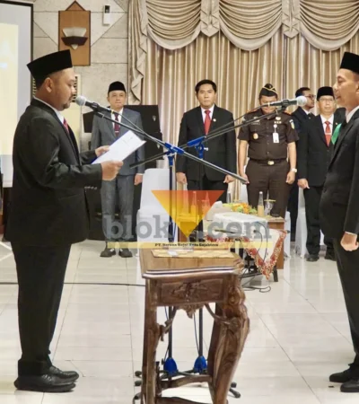 Edy Hadisiswoyo Dilantik Jadi Pj Sekda Gresik oleh Bupati Gresik Fandi Akhmad Yani.(blok-a.com/ivan) Pewarta : Ivan