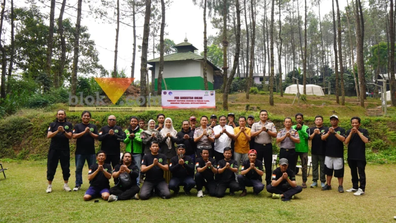 Focus Group Discussion (FGD) Angkutan Online yang membahas payung hukum, perlindungan pekerja transportasi digital, serta peran pengemudi ojol dalam menjaga keamanan dan ketertiban masyarakat (kamtibmas) di Aone Trawas.(blok-a.com/Syahrul Wijaya)