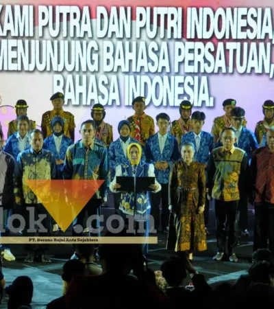 Wali kota Mojokerto Ika Puspita Sari saat membacakan Sumpah Pemuda.(blok-a.com/Syahrul Wijaya)