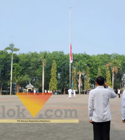 Upacara peringatan Hari Sumpah Pemuda ke-98 di Halaman Kantor Bupati Gresik, Rabu (28/10/2026).(blok-a.com/ivan) Pewarta : Ivan