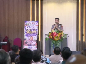 Waka Polres Mojokerto saat kunjungi Minggu kasih di gereja GPdI Hosana. (Foto: Istimewa)