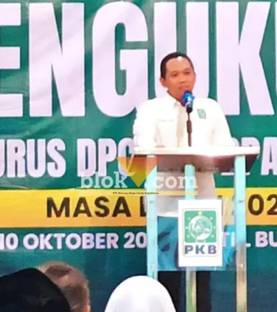 Wakil Ketua DPW PKB Jatim, Thoriqul Haq saat memberi sambutan (foto: Blok-a.com/Nanda Bagoes)