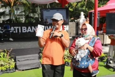 Salah satu warga pemenang paket umroh dalam pengundian Sipundiwangi Tahap 2 Tahun 2026. (Istimewa).