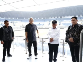 Bupati Malang, HM Sanusi saat melakukan assessment ke Stadion Gelora Bandung Lautan Api (Prokopim)