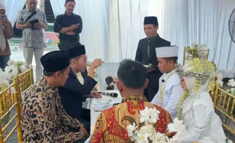 Penghulu terlihat saat memarahi Fotografer pernikahan yang viral.(Foto: Istimewa)