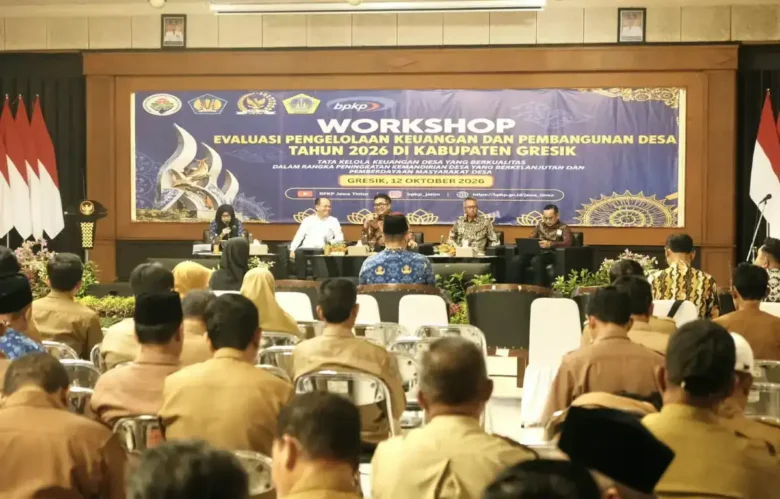 Workshop Evaluasi Pengelolaan Keuangan dan Pembangunan Desa Tahun 2026 di Mandala Bhakti Praja, Kantor Bupati Gresik. (foto: Istimewa)