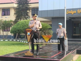 Kapolres Mojokerto AKBP Raden Erik Bangun Prakasa pimpin apel kesiapan anggota.(blok-a.com/Syahrul Wijaya)