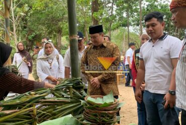 Sekretaris Daerah Kabupaten Malang, Budiar saat meninjau UMKM di event South Wave 2026 (blok-a.com / Yogga Ardiawan)