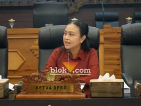 Ketua DPRD kota Mojokerto Ery Purwanti saat pimpin sidang paripurna. (foto: blok-a.com/Syahrul Wijaya)